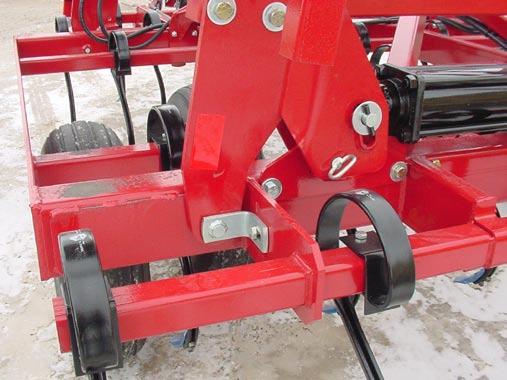 4) Install Red Safety Reflectors #600475132 on bothrear fold brackets and sides of the 2800 centre
