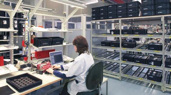 FlexFlow flow-through shelving FlexFlow flow-through shelving can be used as a standalone solution or integrated into a single workstation or assembly line, resulting in faster throughput, less