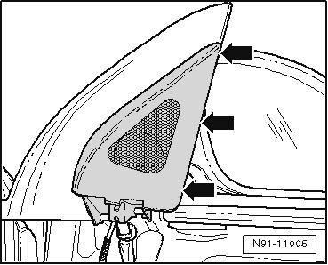 The treble loudspeaker in installed in mirror triangular trim plate in both front doors.
