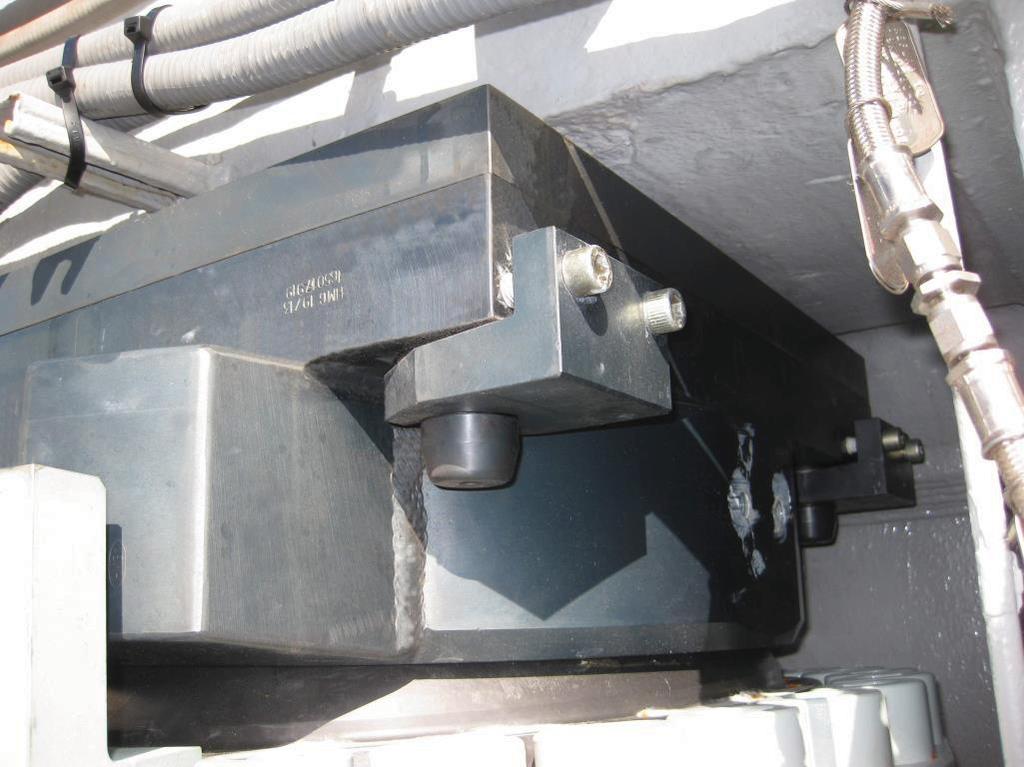 Group 12 - Special Applications Paper 12-1 315 Furthermore the mounting interface between the crawler transporter and the JELcylinder were modified with adaptor plates with fast mounting interlocks.