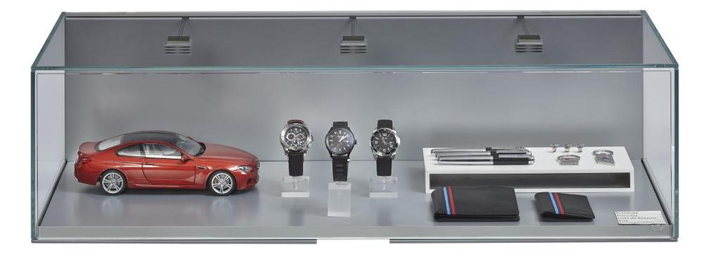 DISPLAY RECOMMENDATION 4. Glass Box, Configuration: 100% Accessories, Investment Level: high-priced Please note: - Too many price tags in the glass box distract attention from the actual products!