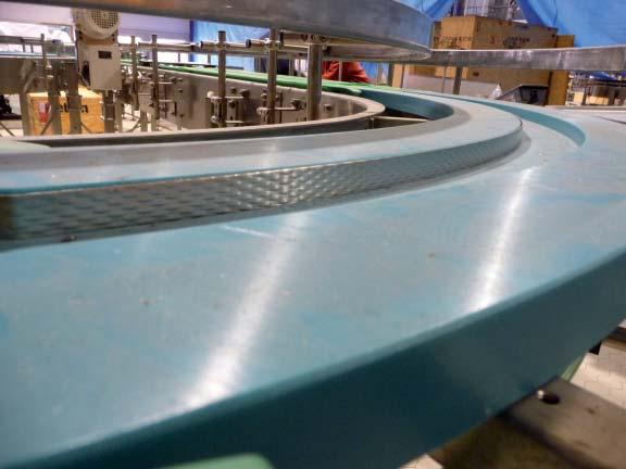 CONVEYOR CONSTRUCTION EXTRA curve: In an EXTRA curve a profiled stainless steel strip is mounted on the inside of the curve.