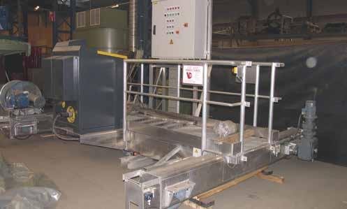 At vandezande a grit and scum remover consists of the following main components: gantry unit The gantry consists of an aluminium casing or metal profi le beams which spans the entire basin.
