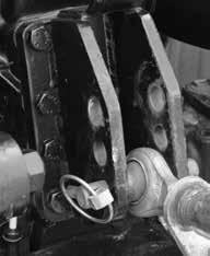Start the engine and release the parking brake.. Remove the retainer pin (Item 2) and pin (Item 3). 2. Move the top link (Item ) to the B position and install the pin (Item 3) and retainer pin (Item 2).