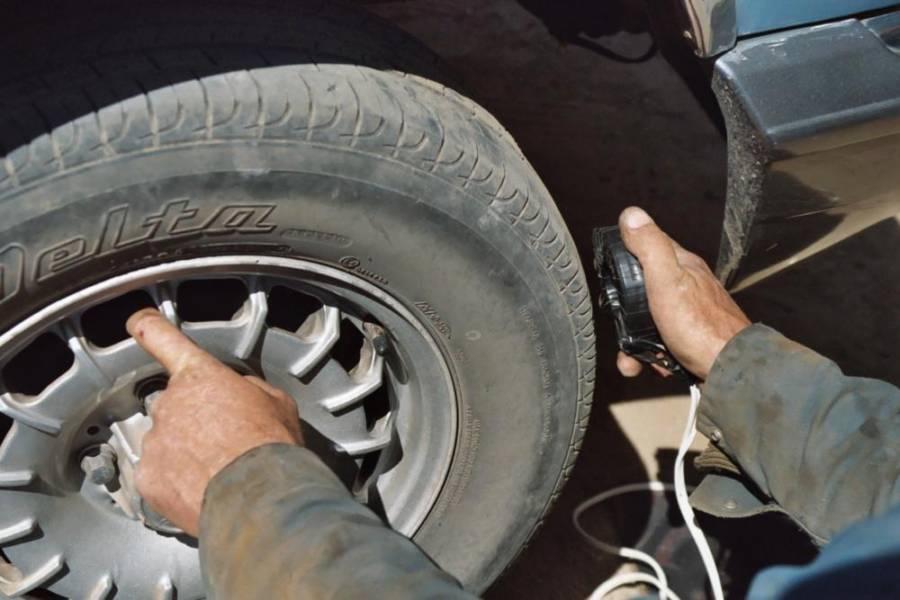 Degaussing tire mounted on the car.