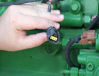 Connect the module male plug to the tractor female plug.
