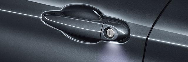 elements in full LED technology with their characteristic L shape, make the car instantly recognizable as a BMW,