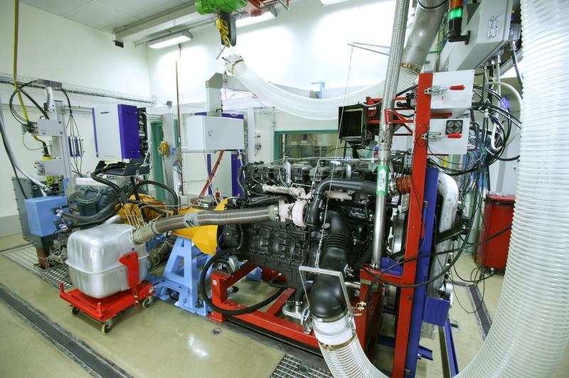 16 Validation Figure 4.1. A test bench in an engine test cell at Scania CV. The picture shows an engine (to the right) coupled to a dynamometer (to the left).