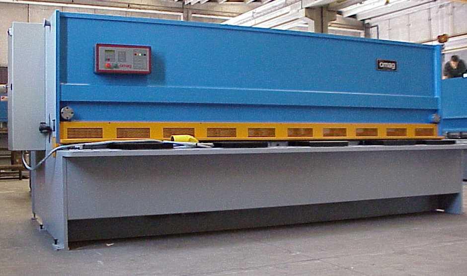 HYDRAULIC GUILLOTINE SHEAR GHB SERIES 13 - Manual blade gap adjustment - Cutting angle adjustment with 5 push-buttons on control panel - Numerical Control with relevant hardware and software.