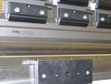 HYDRAULIC CLAMPING The PHB press brakes series can be equipped with hydraulic clamping of the top tool.