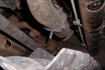 b. Remove plastic cover from push clip, lower radiator hose and