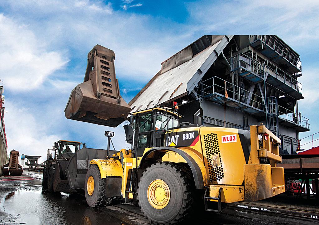 QUAY CLEANUP AND MAINTENANCE EASY TO MANEUVER, IDEAL FOR MULTITASKING Save time, reduce labor costs and enhance site safety when you use Cat equipment to clean and maintain the quay area.