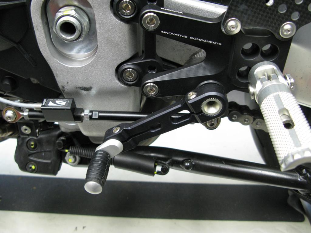 Make sure that the pins in the connectors of the Bazzaz harness are properly aligned with those of the stock harness connectors. Cylinder 2 Cylinder 1 Photo 13 13.