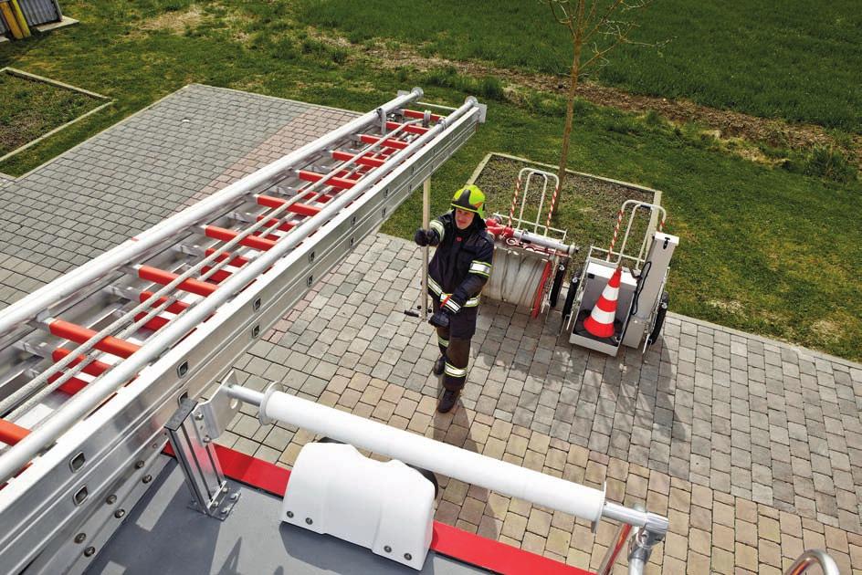 COMFORT ladder lowering system Rosenbauer The functional principles of the COMFORT 100 The COMFORT 100 ladder lowering device with manual operation Outstanding safety and ergonomics The COMFORT 100