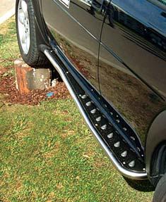 STC7962AA HEAD LAMP GUARDS To suit all Freelanders up to 2004. Manufactured in high density plastic. Complete with all fittings.
