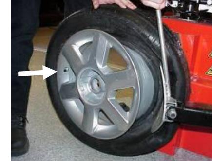 Care point when tyre inflation Leverage of extension air tool might bend TPMS