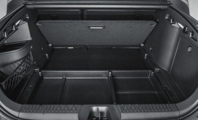 The niche of double floor helps organize storage of driver s accessories while keeping the trunk neat.