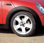 Right: 17in S-spoke alloy wheels were fitted to R50 Cooper S models with the Chili pack.