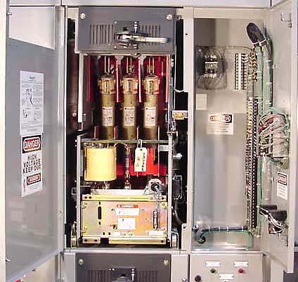 To open the high-voltage compartment door, the power must be disconnected by a sequence of manual operations which require opening mediumvoltage vacuum contactor and de-energizing the load, operating