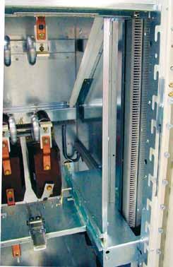 It is metal-enclosed and separated from the highvoltage compartment by means of double sheet-metal plates. Thus, the panels can be introduced individually into the switchgear room.