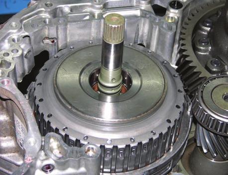 A Look Inside the 6-Speed Volkswagen Automatic; Part 2 Figure 12 Install the drive hub.