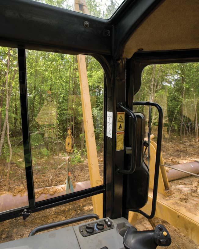 Enclosed Cab Designed with Pipeline Productivity in Mind The operator station features an ergonomic layout