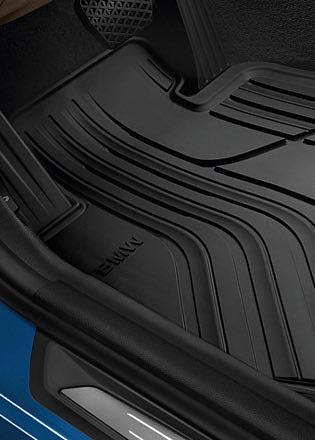 [ 02 ] Precisely fitting protection against moisture and dirt in the front footwell.