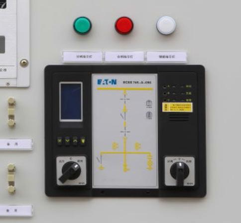 The Power Xpert UX 36 is designed specifically around these components and provides a best-in-class power distribution system.