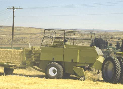 in silage, and 600 lb. in straw. C01-1048 LB34 The LB34 produces a bale 47.3 x 34.4. The baler is designed to bale most crops.