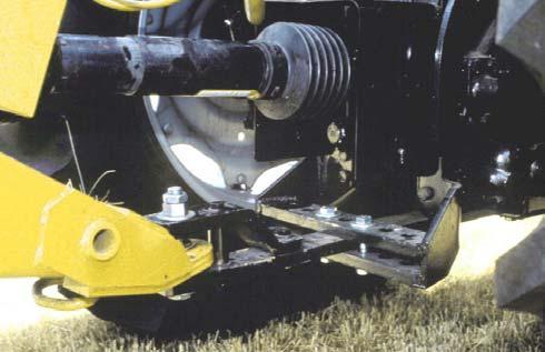 Equal Angle Hitch The equal angle hitch links the baler solidly to the tractor, and allows short turns with minimal driveline vibration.