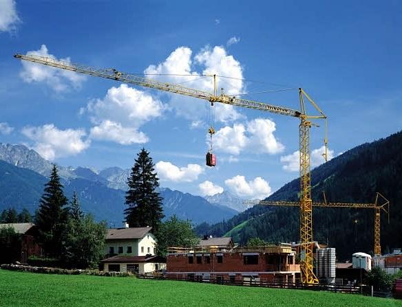 Tower cranes: The main differences between top-slewing and bottom slewing cranes are in