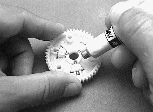 STEP 1 STEP 2 STEP 3 STEP 4 Place the three (3) spider gears inside the differential spur gear and heavily lubricate all sides with grease.
