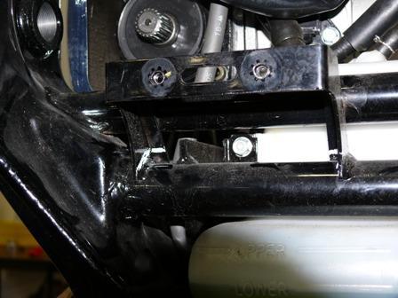 Make sure the hoses/electrical wires are routed underneath the bracket as shown.