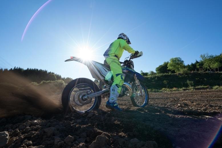 125 2T Context : The Engine to complete the range The 125 market is large in Europe, especially among young riders. Motorcycle developed 100% for enduro but tested in MX and sand.