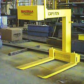 below-the-hook lifting devices and lifting attachments