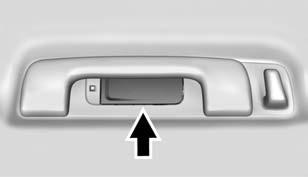 To manually turn the reading lamps on or off: Press m or n next to each overhead console reading lamp. Press the lamp lenses over the rear passenger doors.