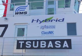 10 Hybrid tugboat TSUBASA Battery driven by the motor/generator.