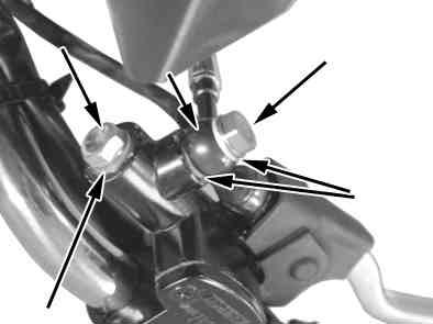 (as shown) Sealing washer Plug bolt Banjo Banjo bolt Sealing washers Injection of brake fluid: Remove the reservoir cap on the left side master cylinder to check that the bleeder screw and banjo bolt