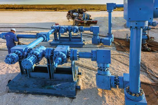 well contributes to costly underutilization of the fracturing crew and equipment. The Cameron frac manifold minimizes idle time for resources and enables their continuous use.