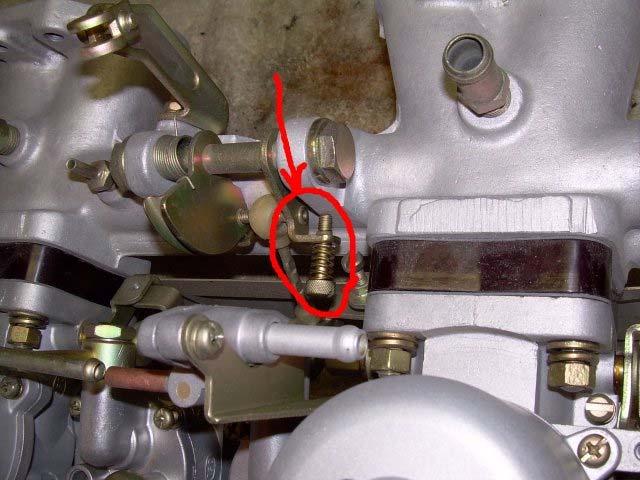 This engine did not have the thermo fuel valve and the design worked well. In 1968 the thermo fuel valve was introduced and there is an interference problem between the screw and the valve.