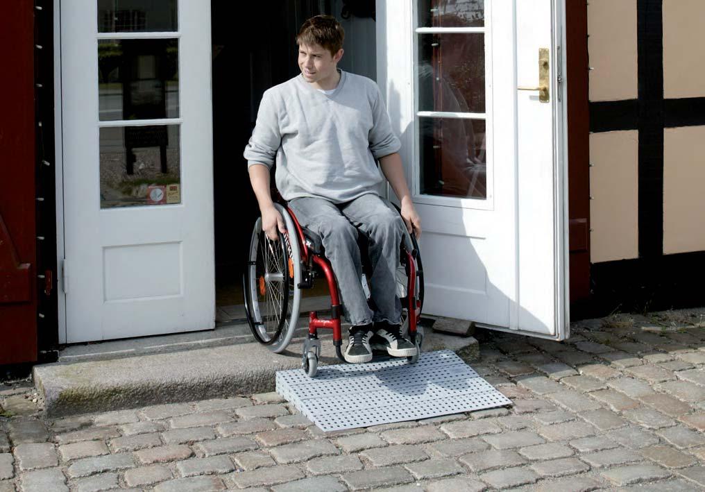 The doorstep ramps are sold as kits which makes handling and installation easy. The two upper layers are loose to facilitate an accurate height adjustment.