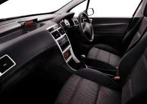 Automatic headlights Front seat armrests Carpet mats Five disc CD autochanger 17" Atalante alloy