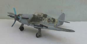 re-touched. Boxed. Price ( ): 35.00 4.56 718 Hawker Hurricane Mk.IIc single-engined Fighter.