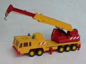 no. Mobile Crane. Futuristic cab. Yellow superstructure on red chassis. 113 on cab roof. Extending crane jib. 1985 China issue. Good condition.
