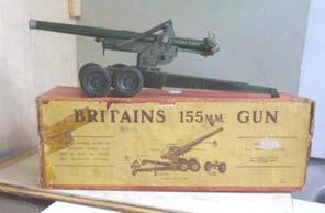 Good condition Length 8.5cm. (3.5 inches) Price ( ): 7.50 4.178B Britain's Military Model No. 2064 155mm. Gun.