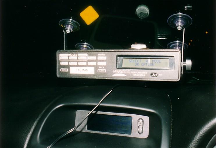 2 g and deactivated at 0 g (1 g equals acceleration due to gravity, i.e. 9.81 m/s 2 ). The VC 2000 has two modes of gathering data from an emergency braking test.