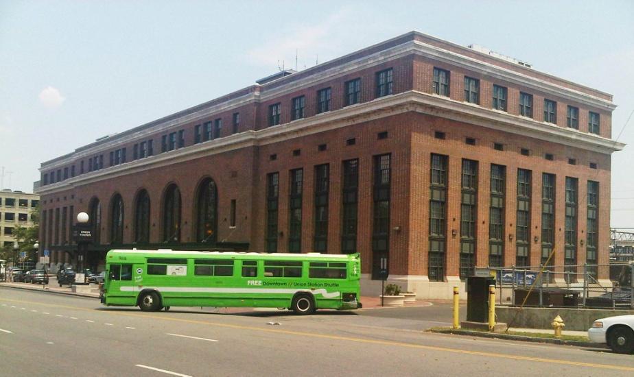 Greenfield Boston-Springfield-NHV-NYP via the Inland Route) Bus Shuttle to Bradley Airport