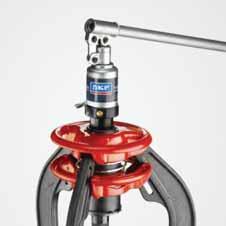 TMHS 100 Integrated hydraulic cylinder, pump and spindle no separate pump is required Safety valve helps prevent overloading the spindle and the puller in case excessive force is applied Long stroke