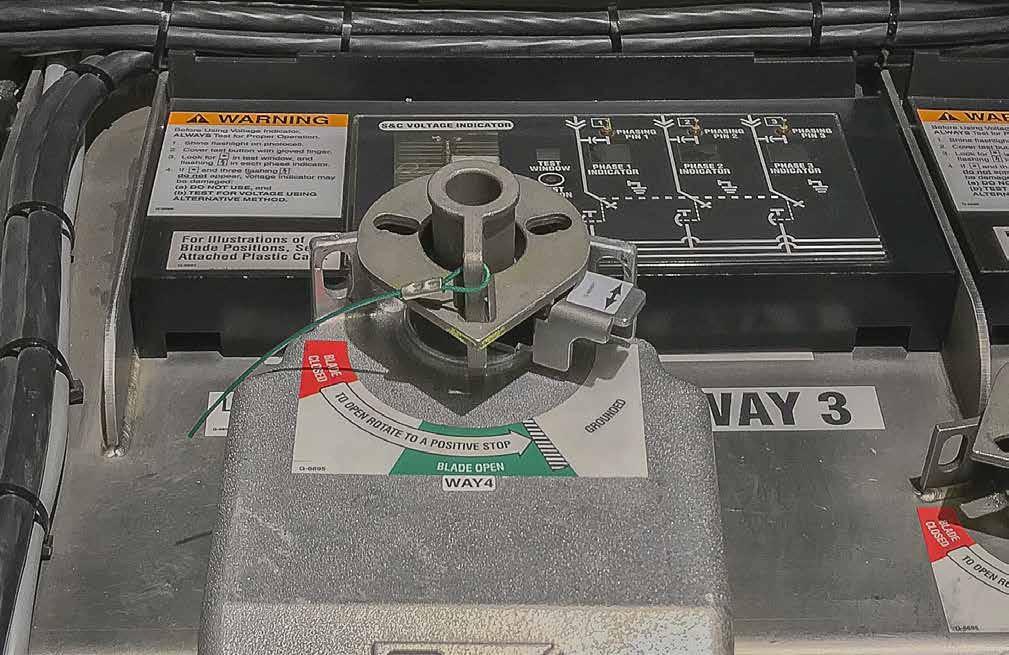 STEP 3. Remove the electrical-operation mechanical blocking key from the motor operator. Verify that the operation selector is in the far right posi tion.
