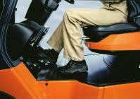Ergonomic comfort Relocating the battery from the conventional position under the truck seat to under the truck floor has resulted in a more spacious, more comfortable operator compartment.